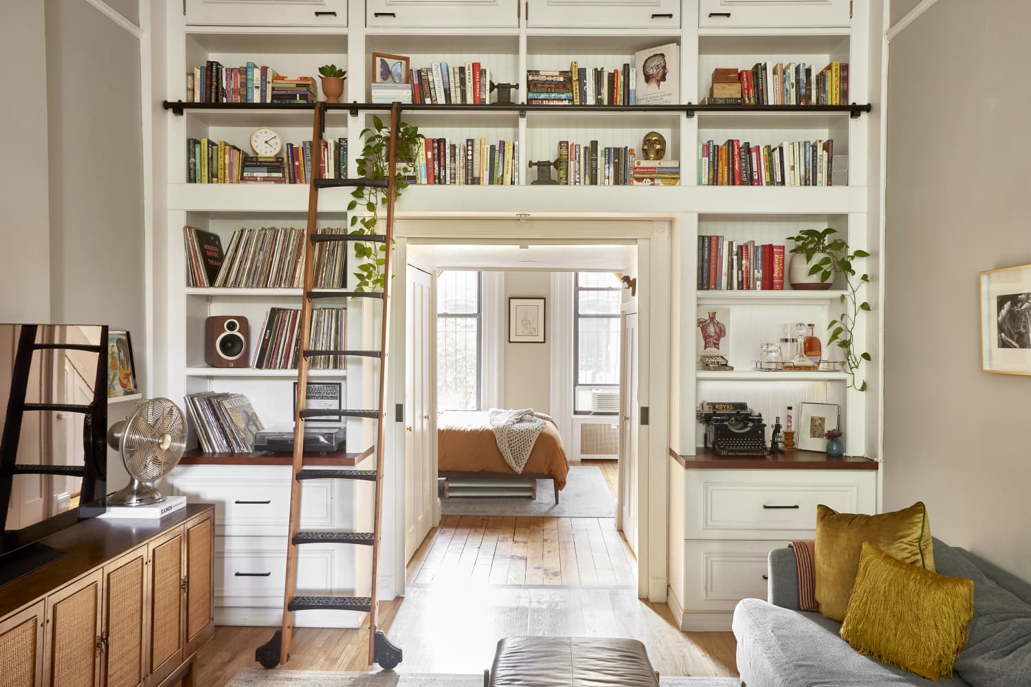 See This Cleverly Remodeled One-Bedroom Apartment for Three | Apartment ...
